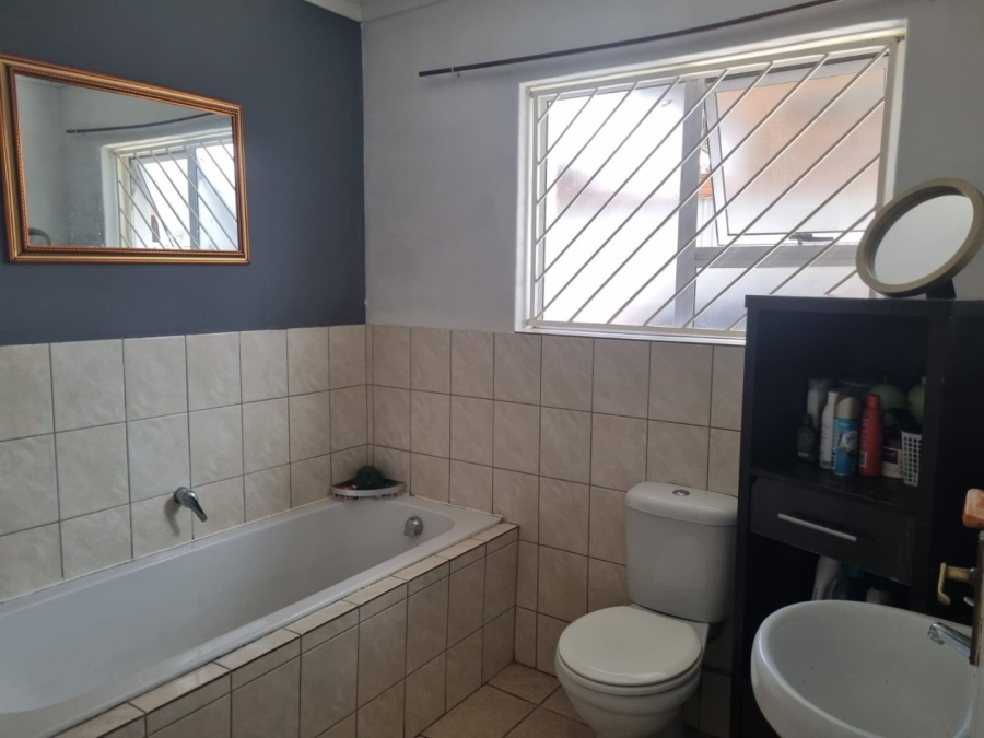 To Let 3 Bedroom Property for Rent in Belhar Western Cape